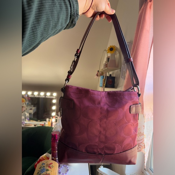 Coach Burgundy Signature Cs Canvas Silver Chain Shoulder Women's Bag - Picture 3 of 10